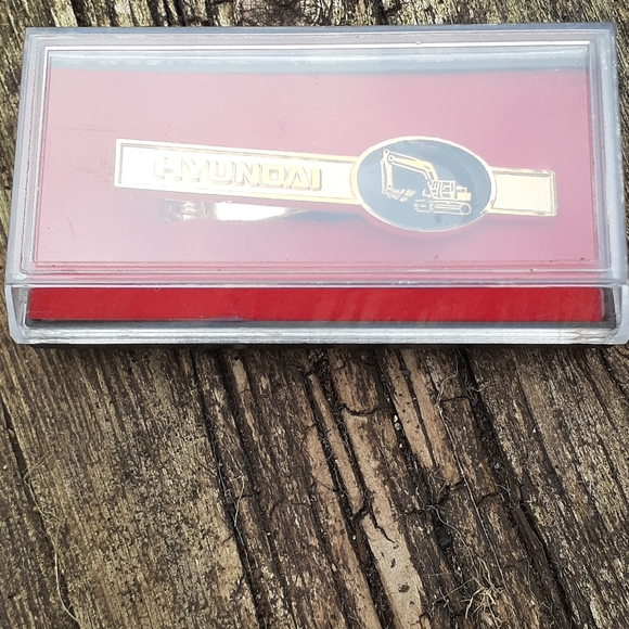 Hyundai gold tone tie bar - Picture 5 of 5